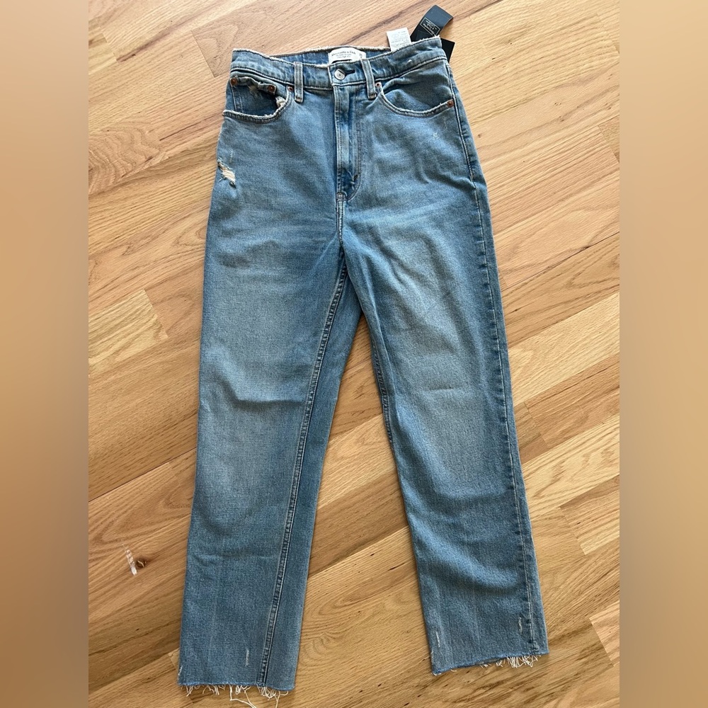 NWT Abercrombie & Fitch Ankle Straight Ultra High Rise Jeans - Size 26/2R